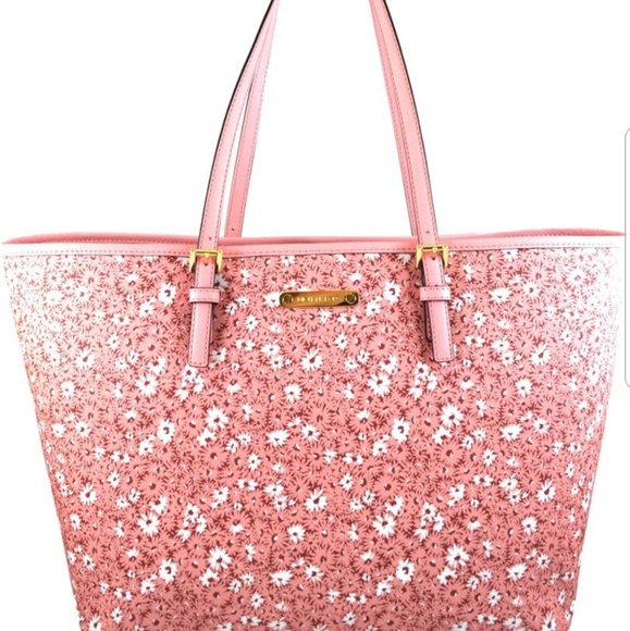 Michael Kors Handbags - MICHAEL KORS JetSet Travel LG Carryall Tote